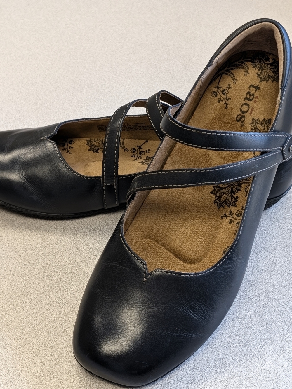 Taos Footwear Women’s Navy Mary Jane Flats